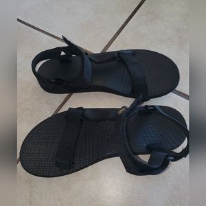 Teva Black Sz 8.